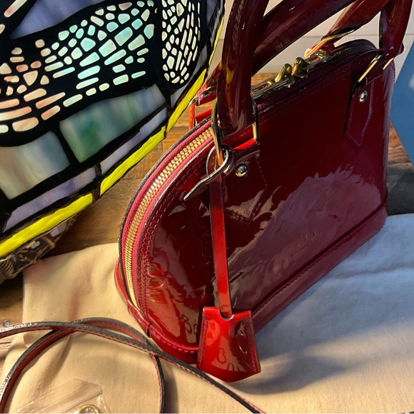 Louis Vuitton BB Alma, Red Vernis, 2 Way, Guitar Shoulder Strap, Lock & Key, EUC - Picture 5 of 11